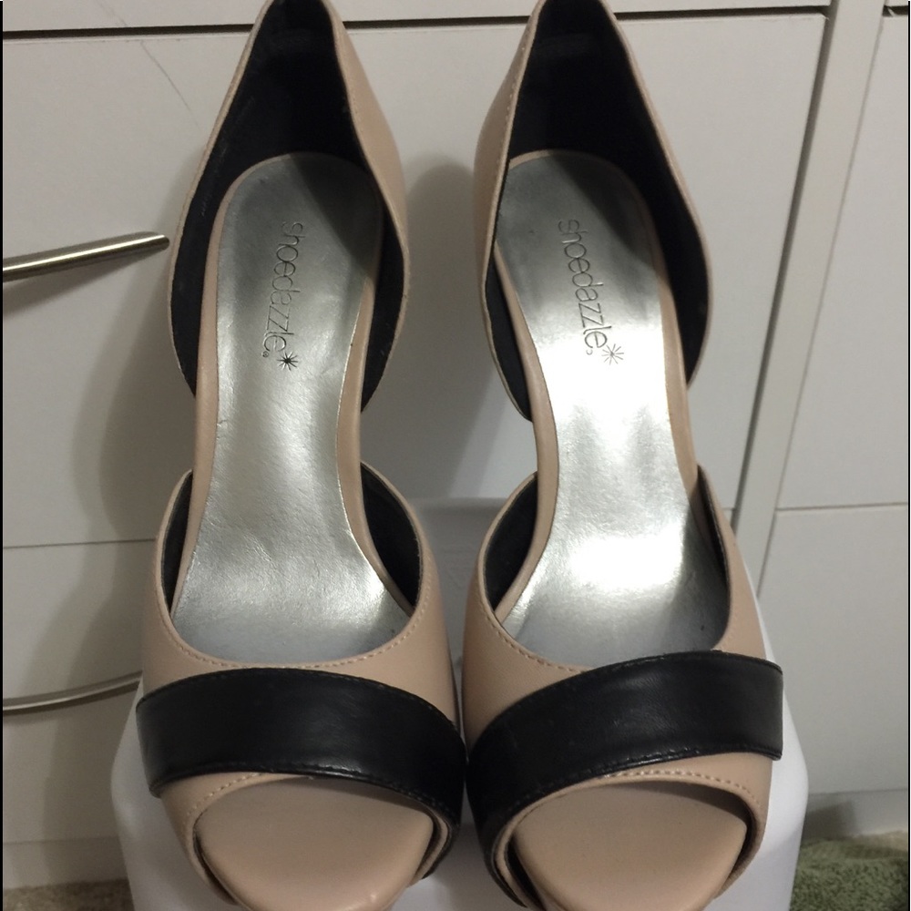 Shoedazzle heels size 6m
